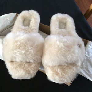 NIB Cream Colored Fluff UGG Slides